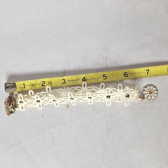 Bohemian Floral Pendant Choker Necklace White Lace Gold Studs Bridal Jewelry - Picture 4 of 4